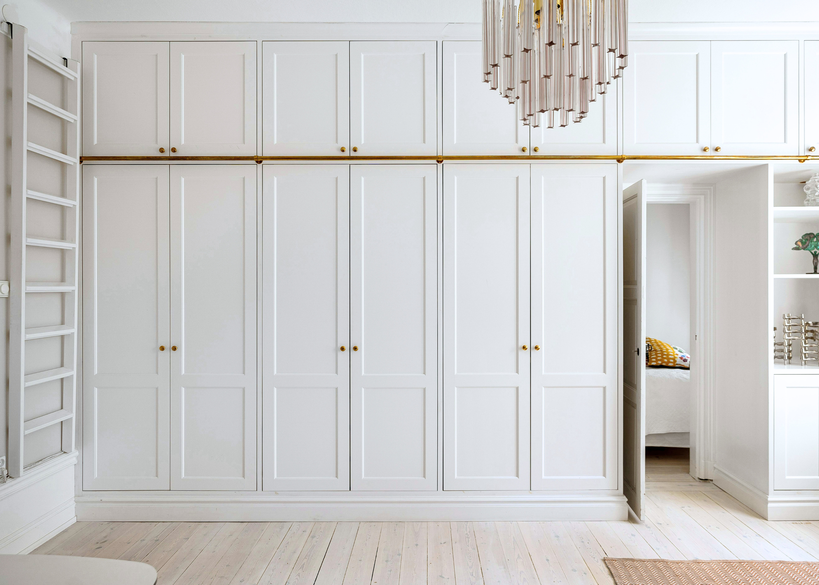 Closet of Wilsonart Lamiantes in Use with Formica